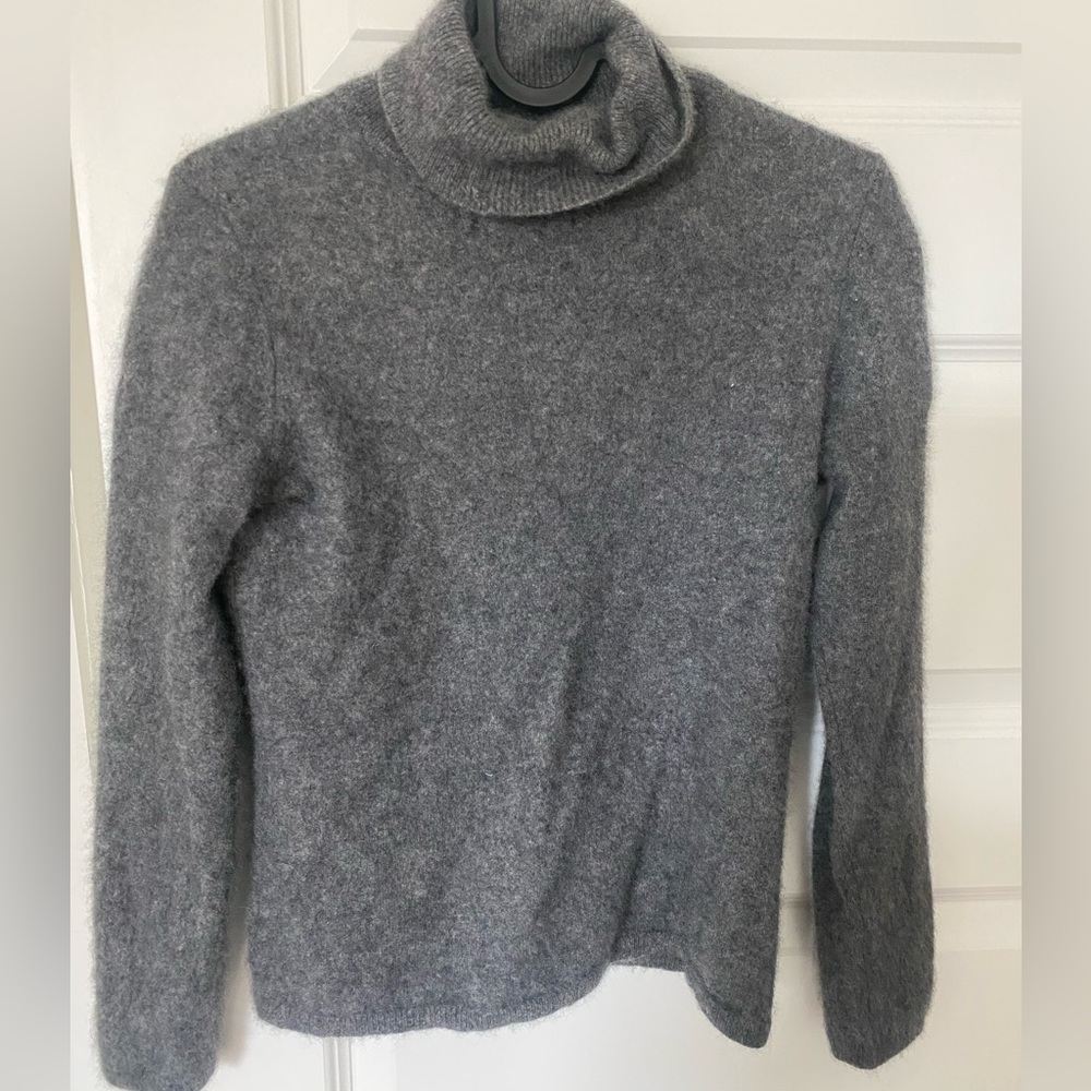 Small cashmere sweater
